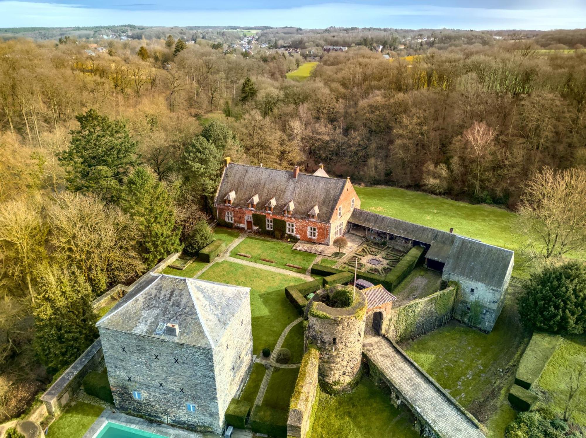 Le Gite Du Chateau - Domaine Des Trois Tilleuls Villers-la-Ville Exteriör bild