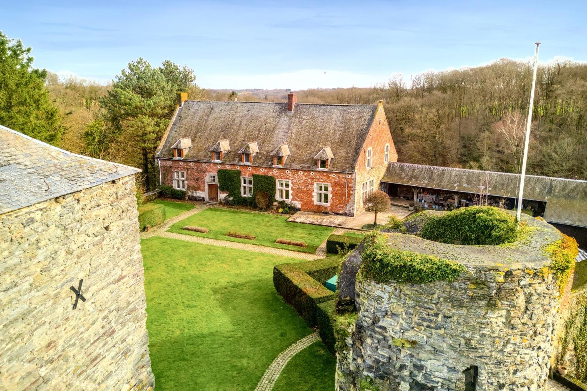 Le Gite Du Chateau - Domaine Des Trois Tilleuls Villers-la-Ville Exteriör bild